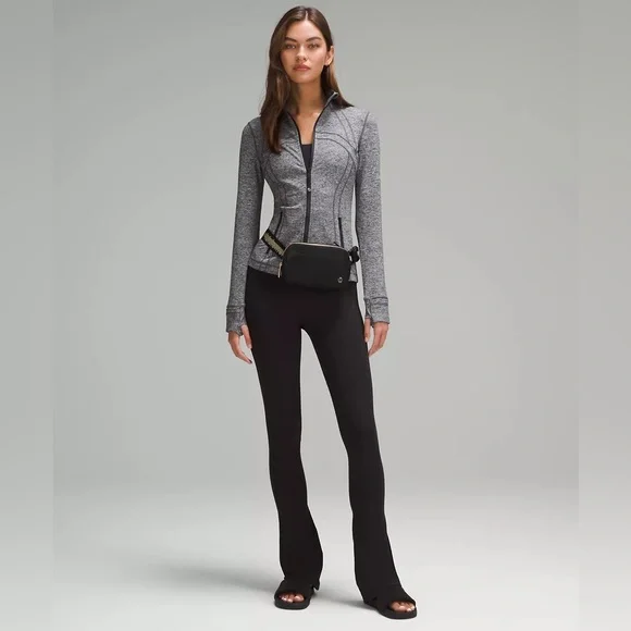 Rare LuluLemon Belt Bag - Picture 2 of 7